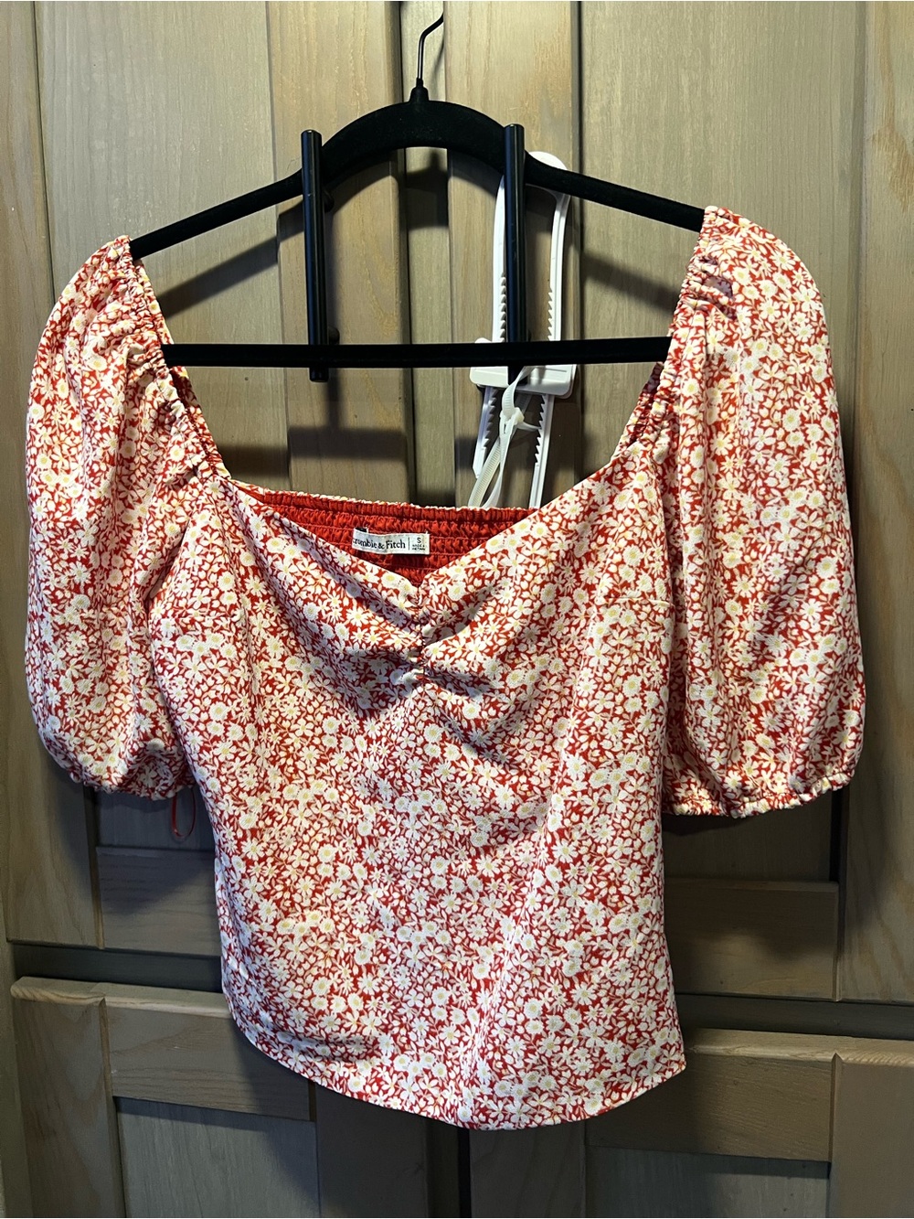 Abercrombie & Fitch Red and White Floral Puff-Sleeve Crop Top Size Small